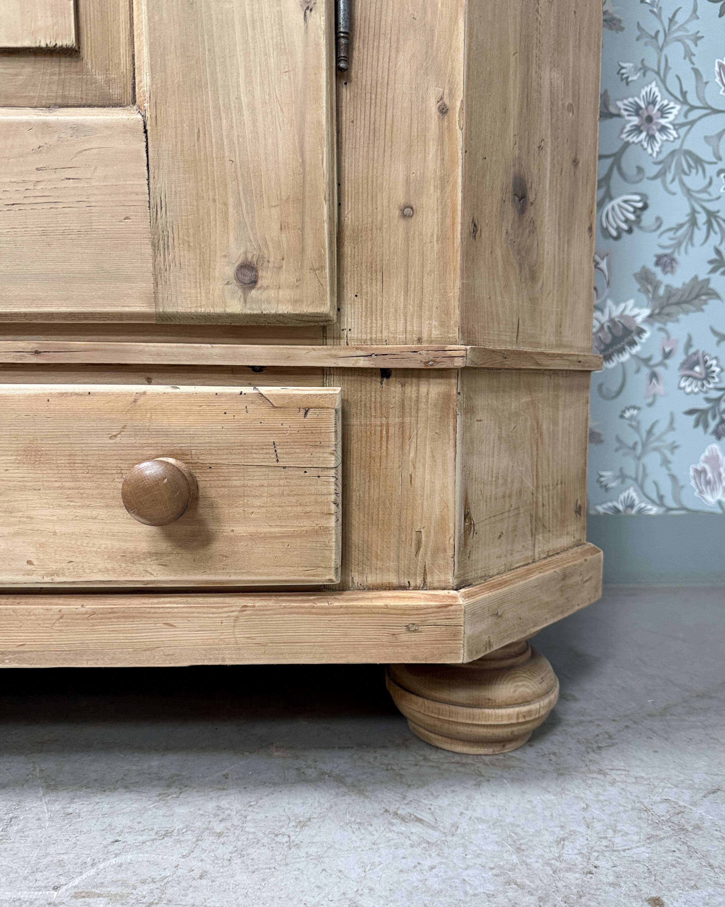 Antique pine bonnetière (renovated)