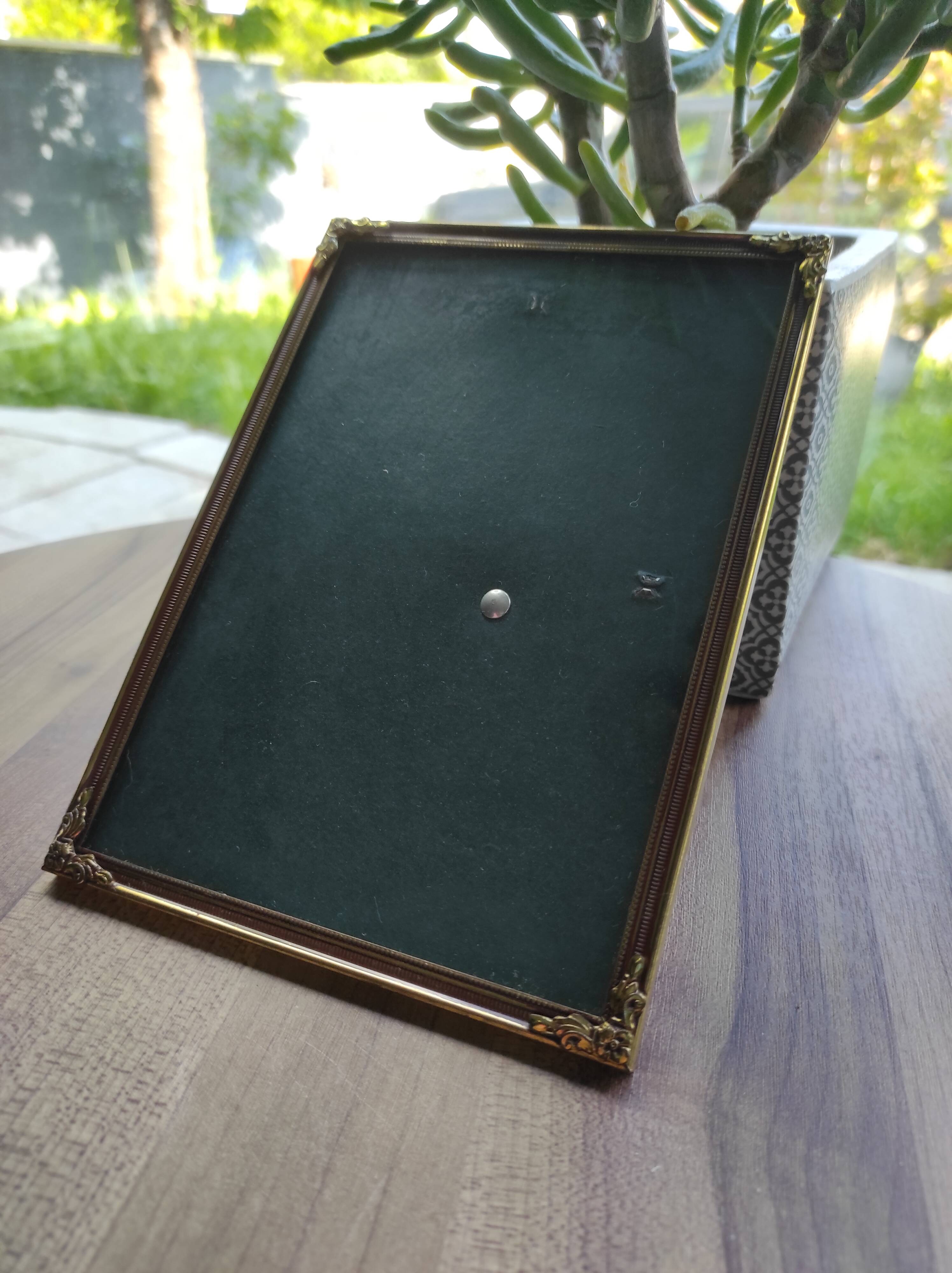 Vintage photo frame in gold and decorated metal