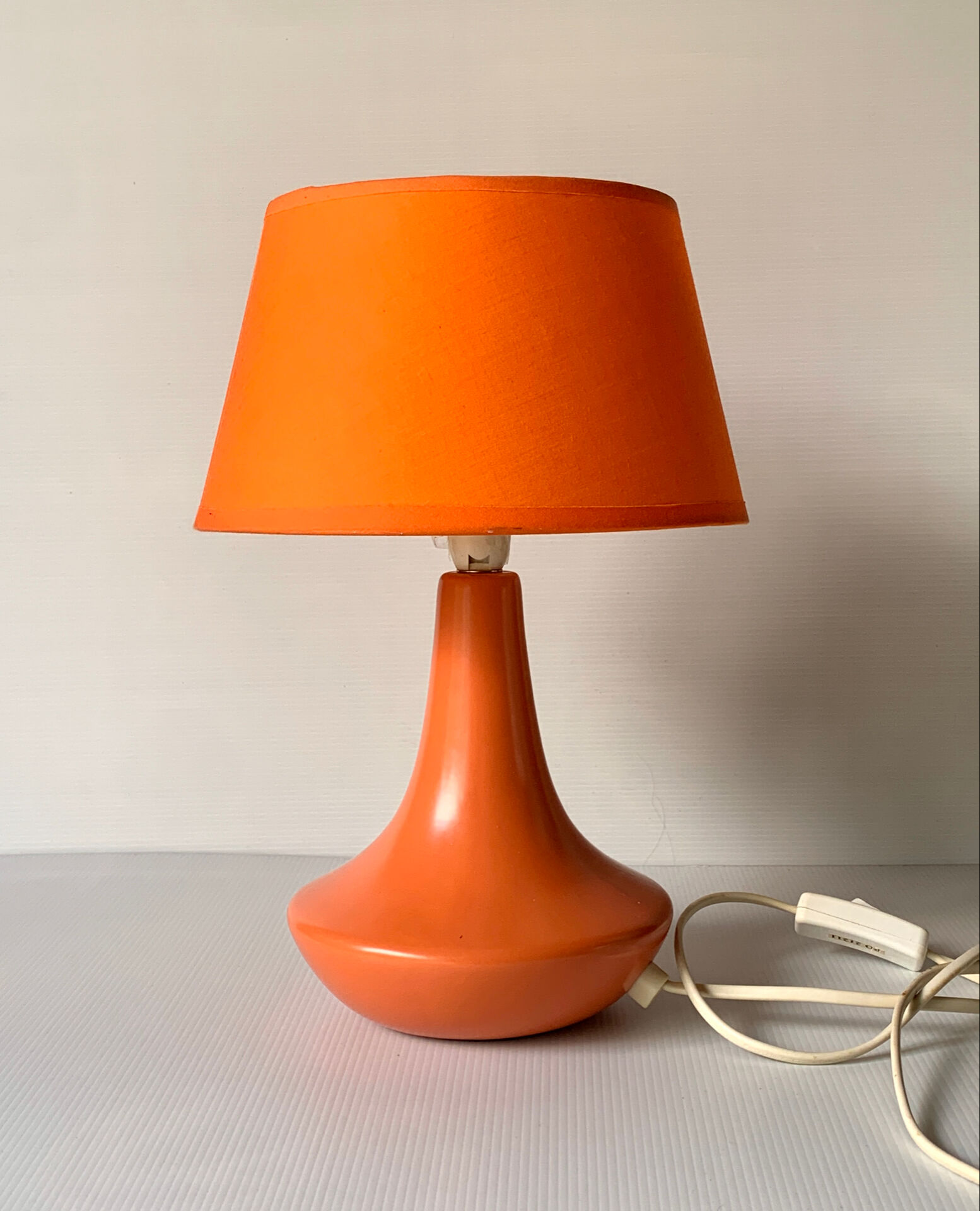 Lampe à poser pied tulipe orange 1970