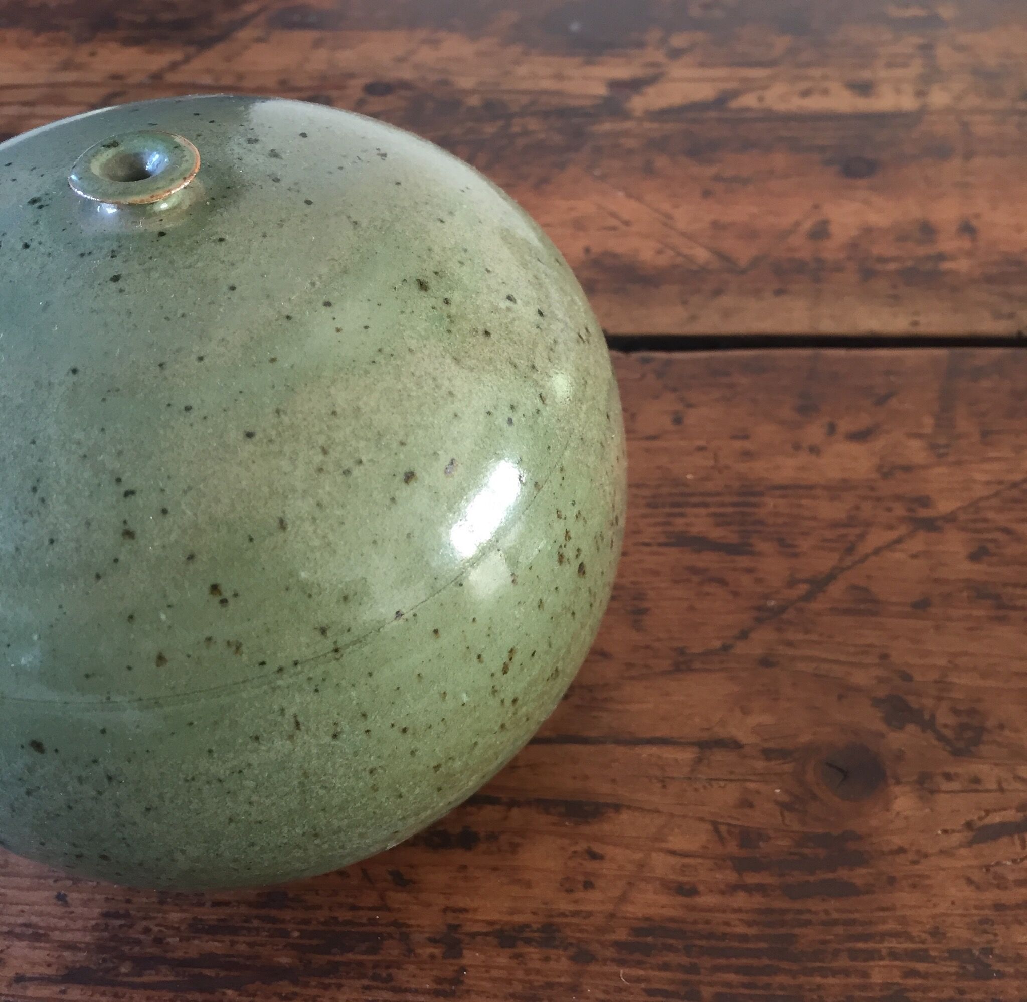 Green enamelled pot