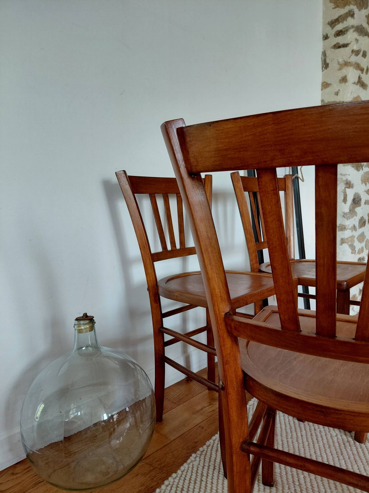 Set of 4 vintage bistro chairs in wood - brasserie style