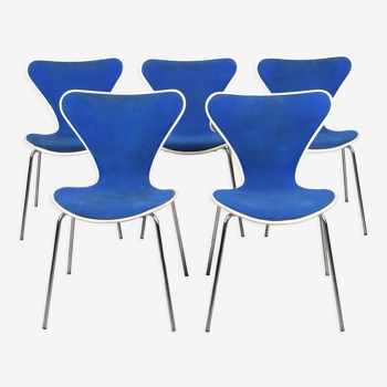 5 Blue Chair "Butterfly" by Arne Jacobsen, Series 7