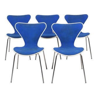 5 Blue Chair "Butterfly" by Arne Jacobsen, Series 7