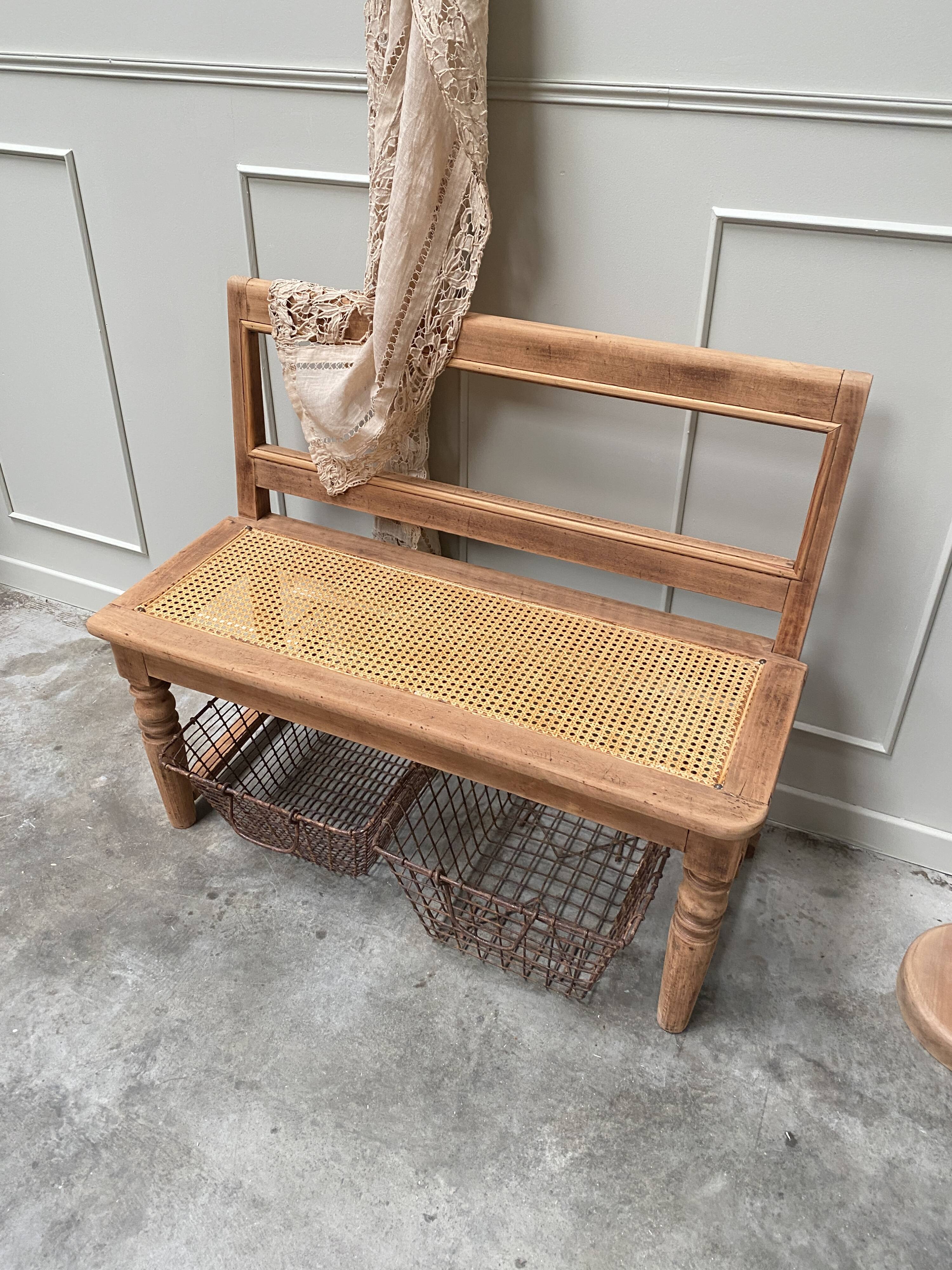 Banc en chêne et cannage