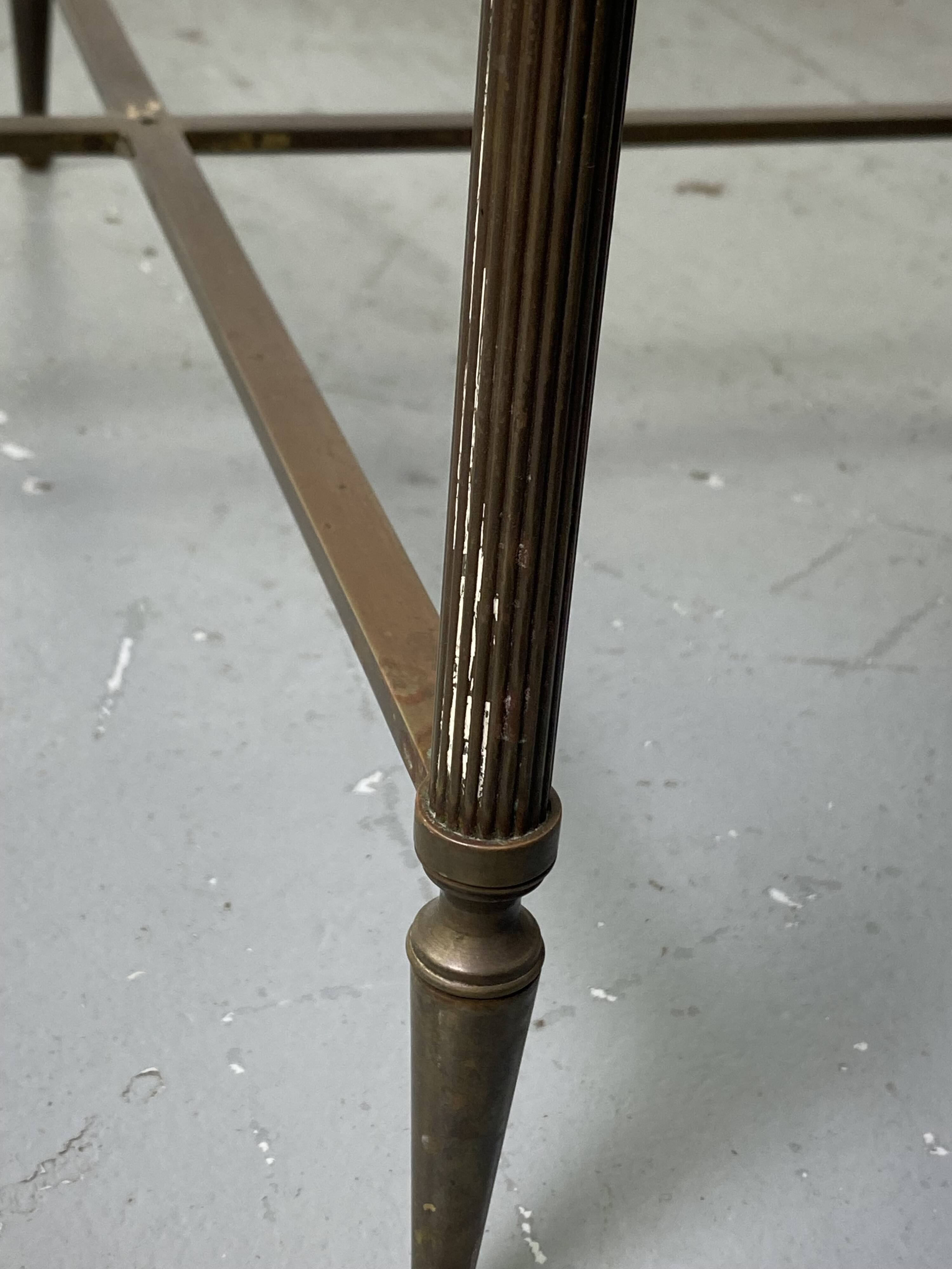 Round coffee table in brass and smoked glass
