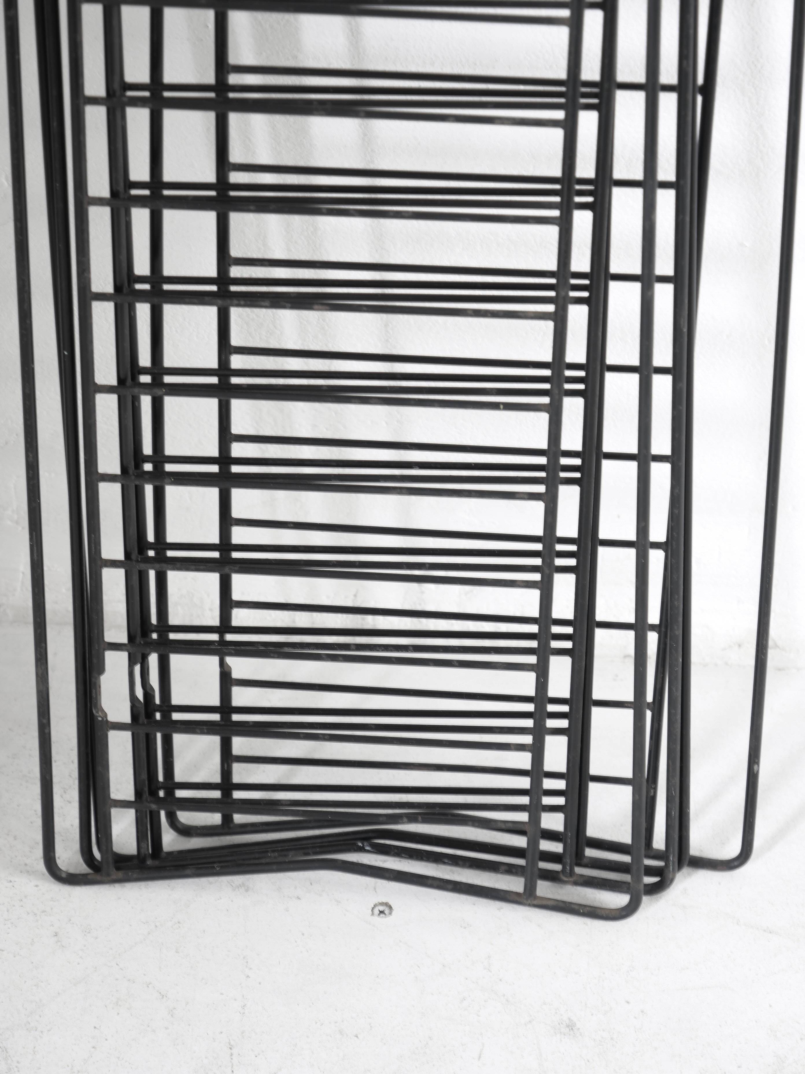 Tomado floor shelf in shades of gray