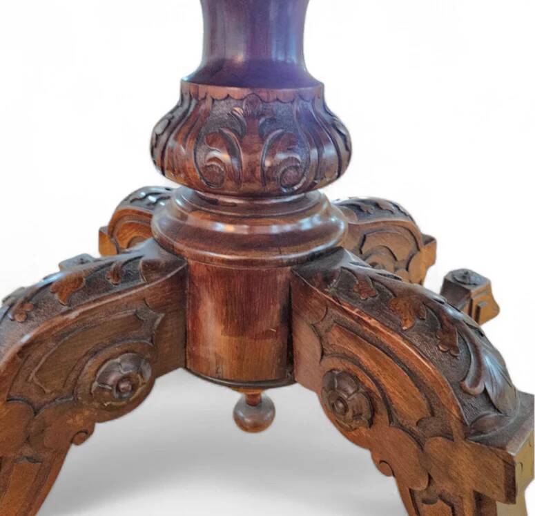 Oval Victorian tilt-top table, breakfast table / 1840s