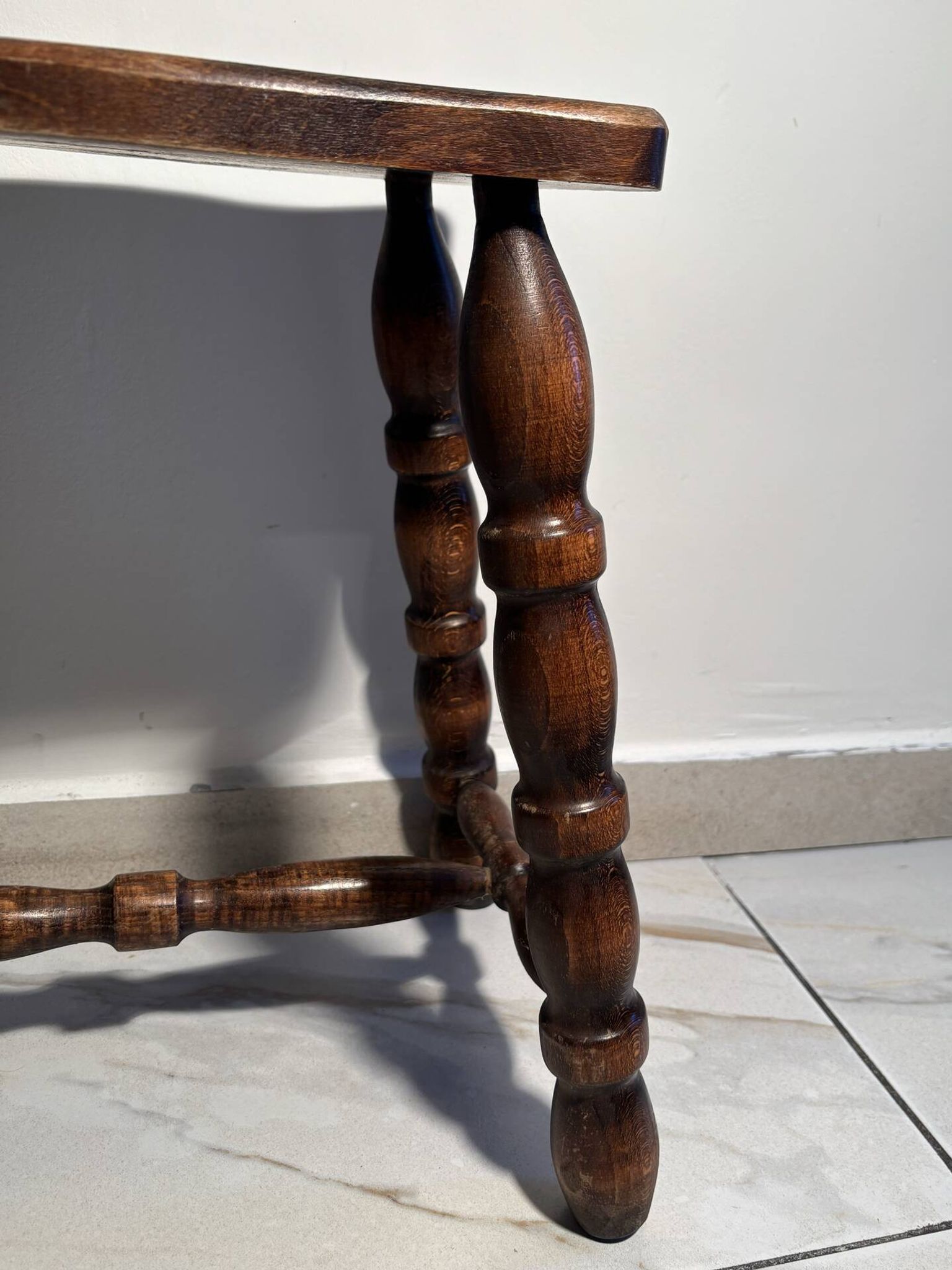 Vintage low stool in solid wood with turned legs – 1950