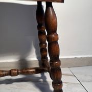Vintage low stool in solid wood with turned legs – 1950