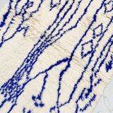 Moroccan Berber Azilal ecru rug with majorelle blue patterns 1.36x0.97m
