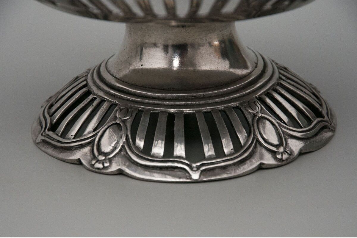 Metal decorative bowl