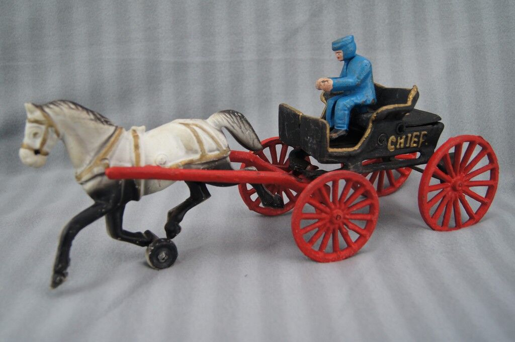 Old toy Horse-drawn carriage in cast iron polychrome iron with checker "P.D. CHIEF"