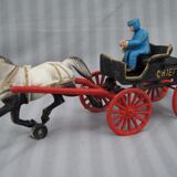 Old toy Horse-drawn carriage in cast iron polychrome iron with checker "P.D. CHIEF"