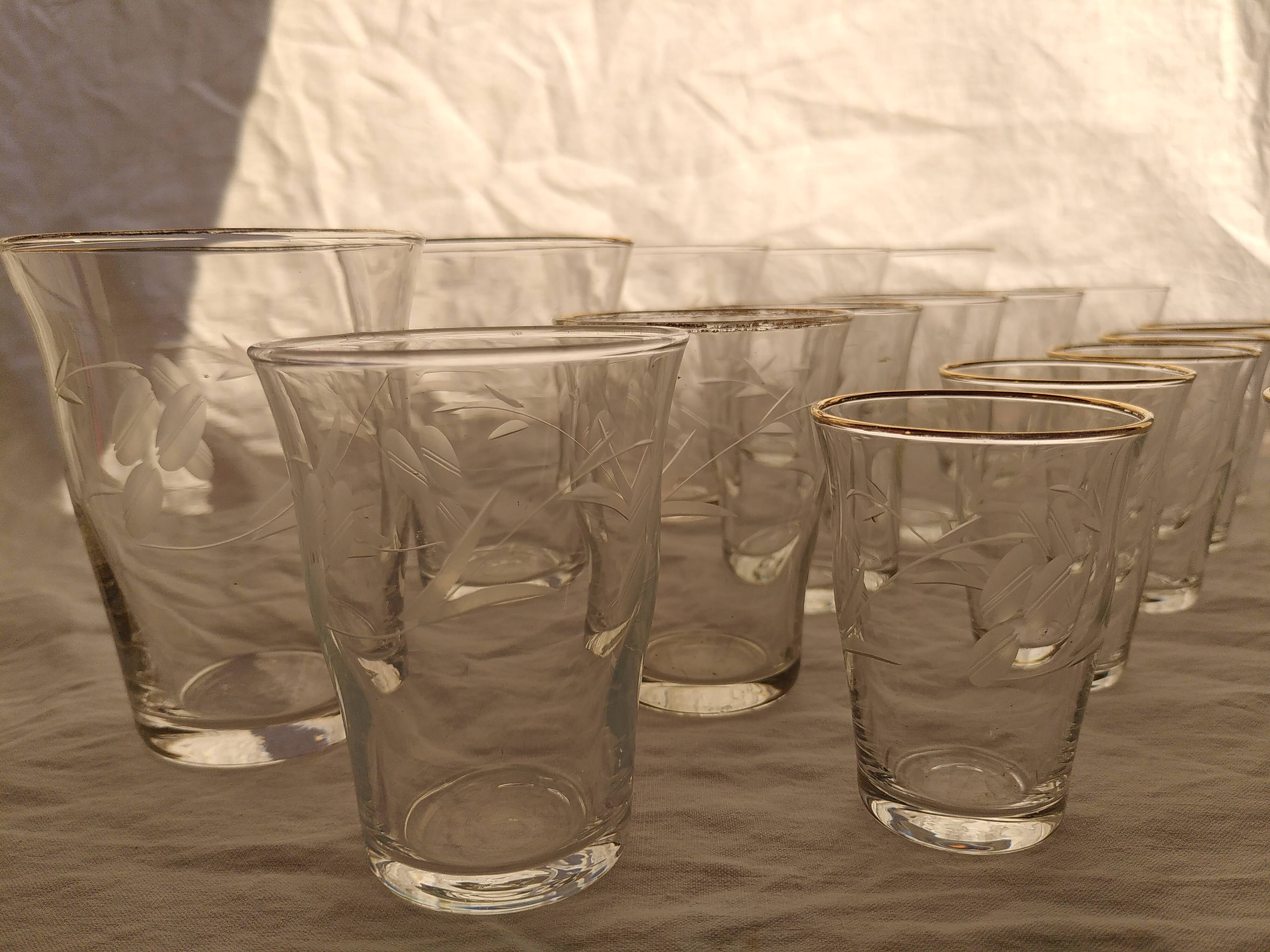 Engraved cup glass service