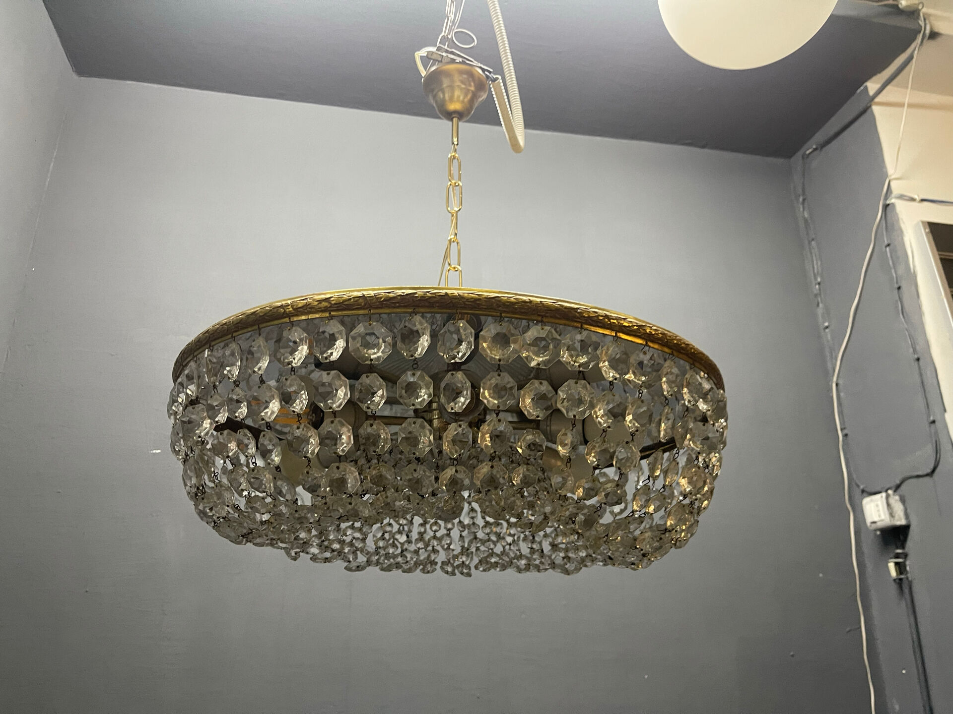 Chandelier en cristal et laiton italien des années 1960 – 6 lumières