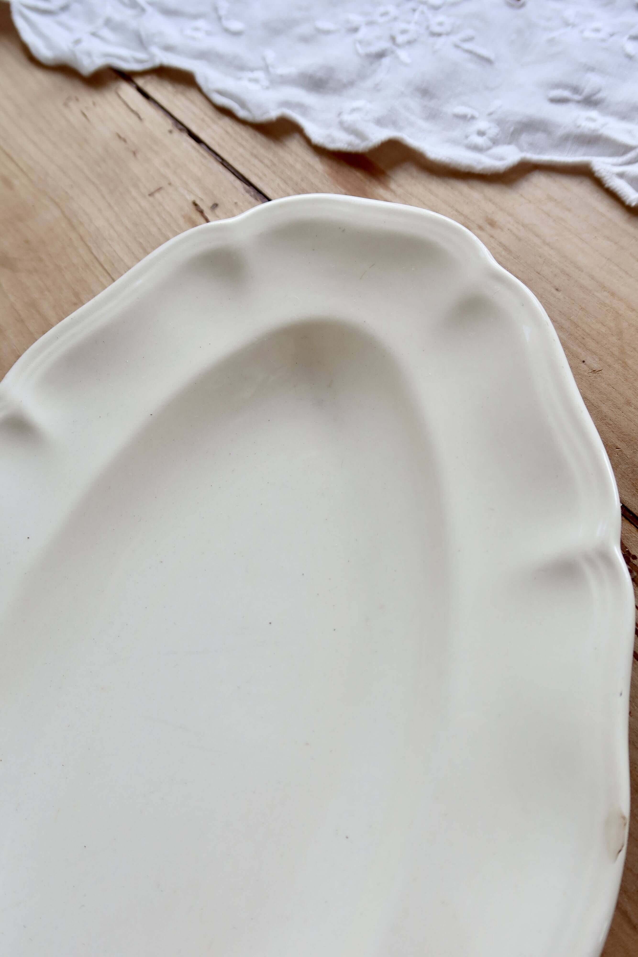 Ravier vintage Sarreguemines ivory earthenware – Scalloped rim