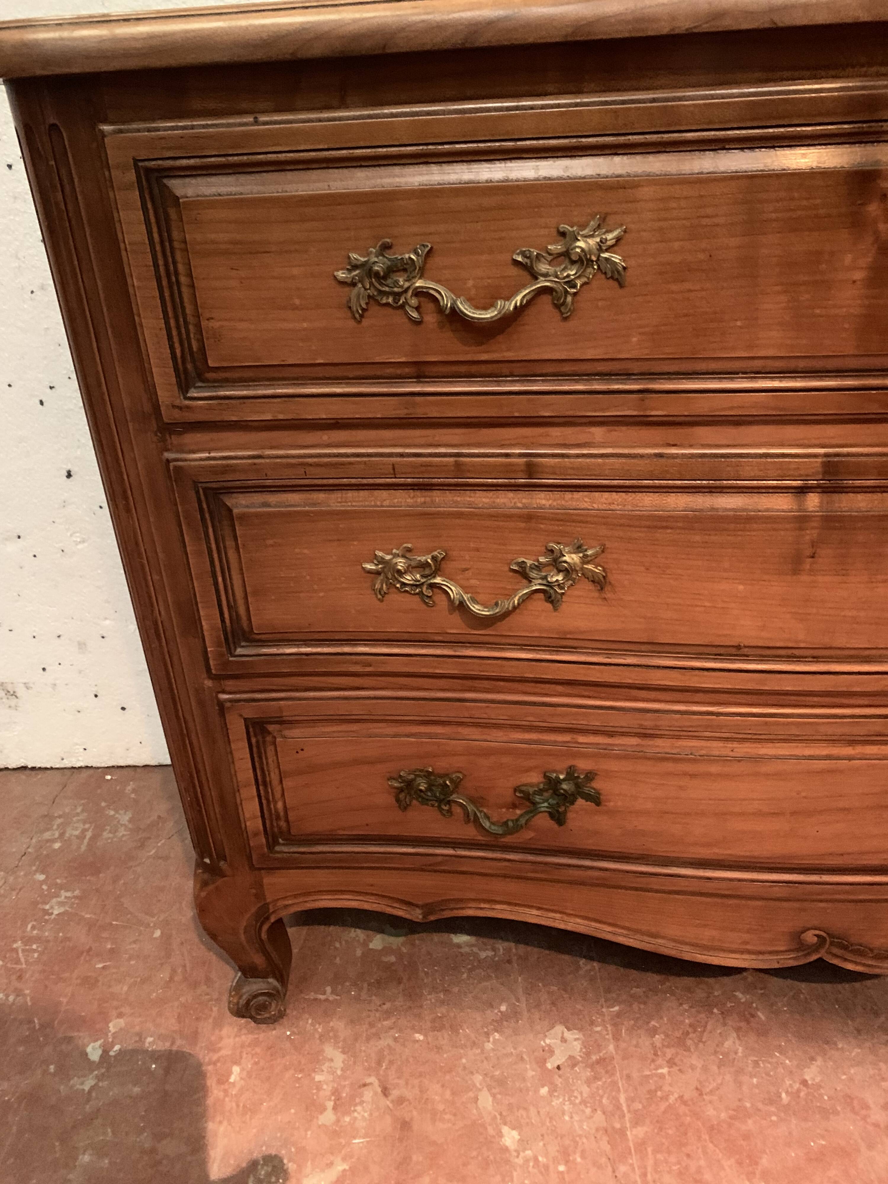 Chest of drawers with curved façade of Provencal style XX century