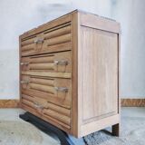 Chest of drawers in wooden foot mustache