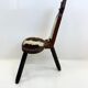 Chaise sculptée en bois et peau — 1950–1970