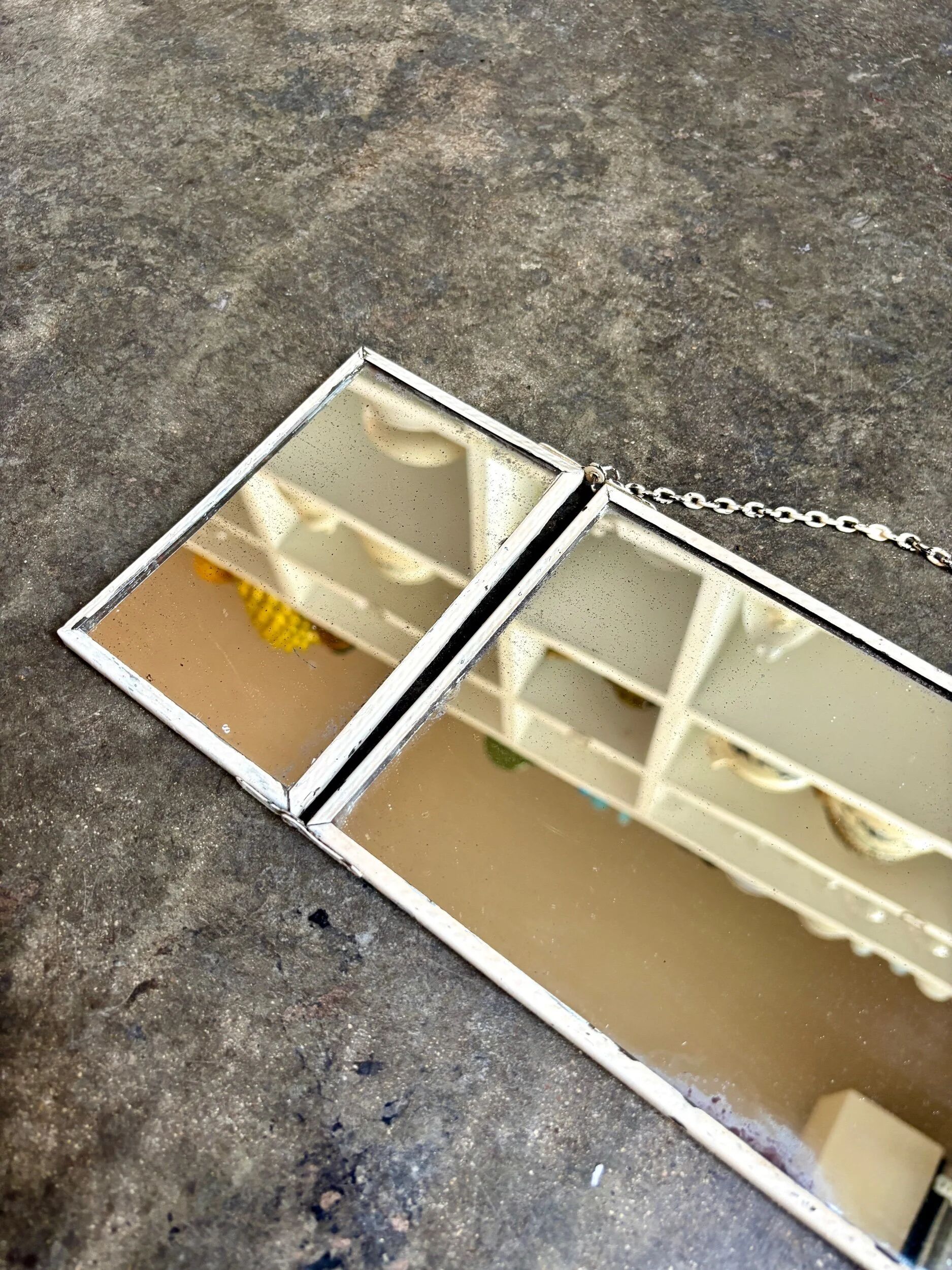 Miroir triptyque en métal beige
