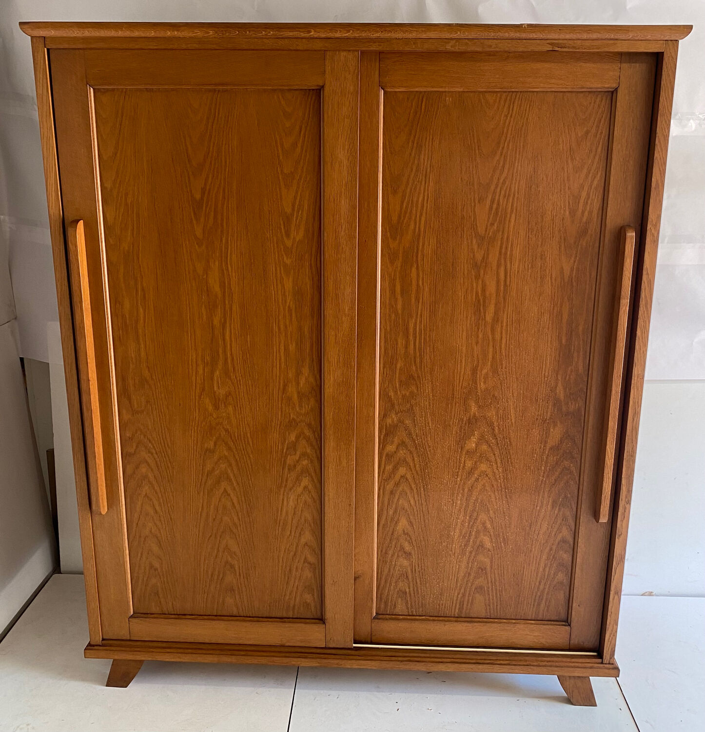 Vintage wardrobe feet compass year 60