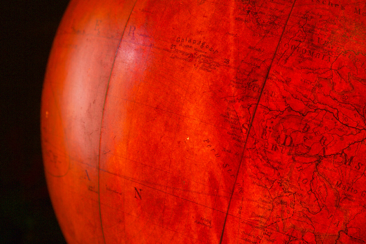 Columbus globe. Edited by Oberrealsch uldirektor Dr. R. Neuse.