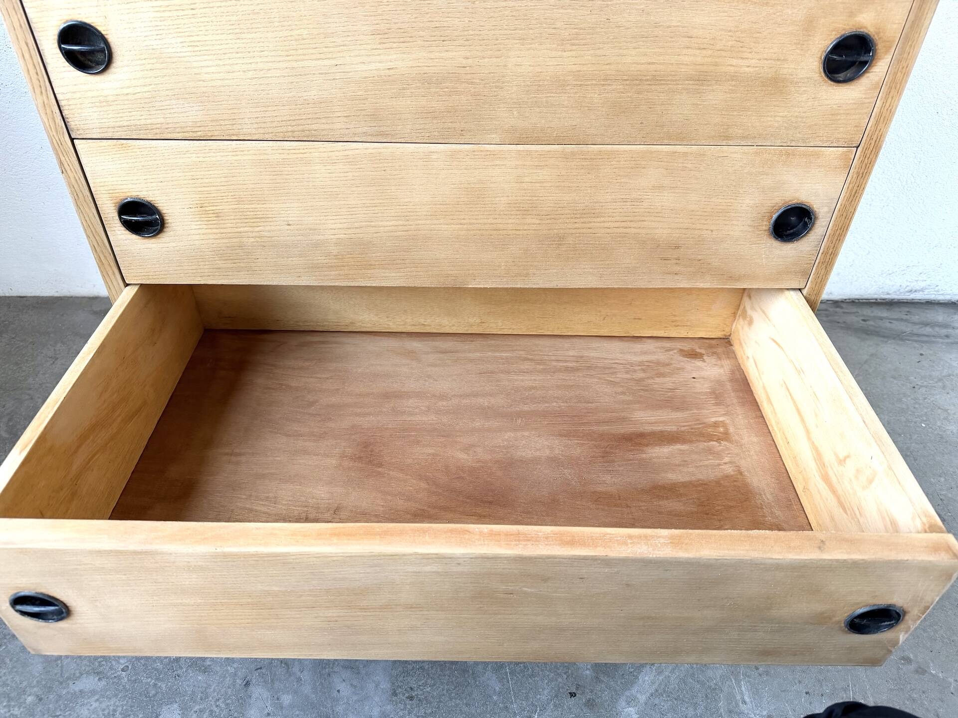 Three-drawer commode ARP — Minvielle, oak and lacquered metal, France, years