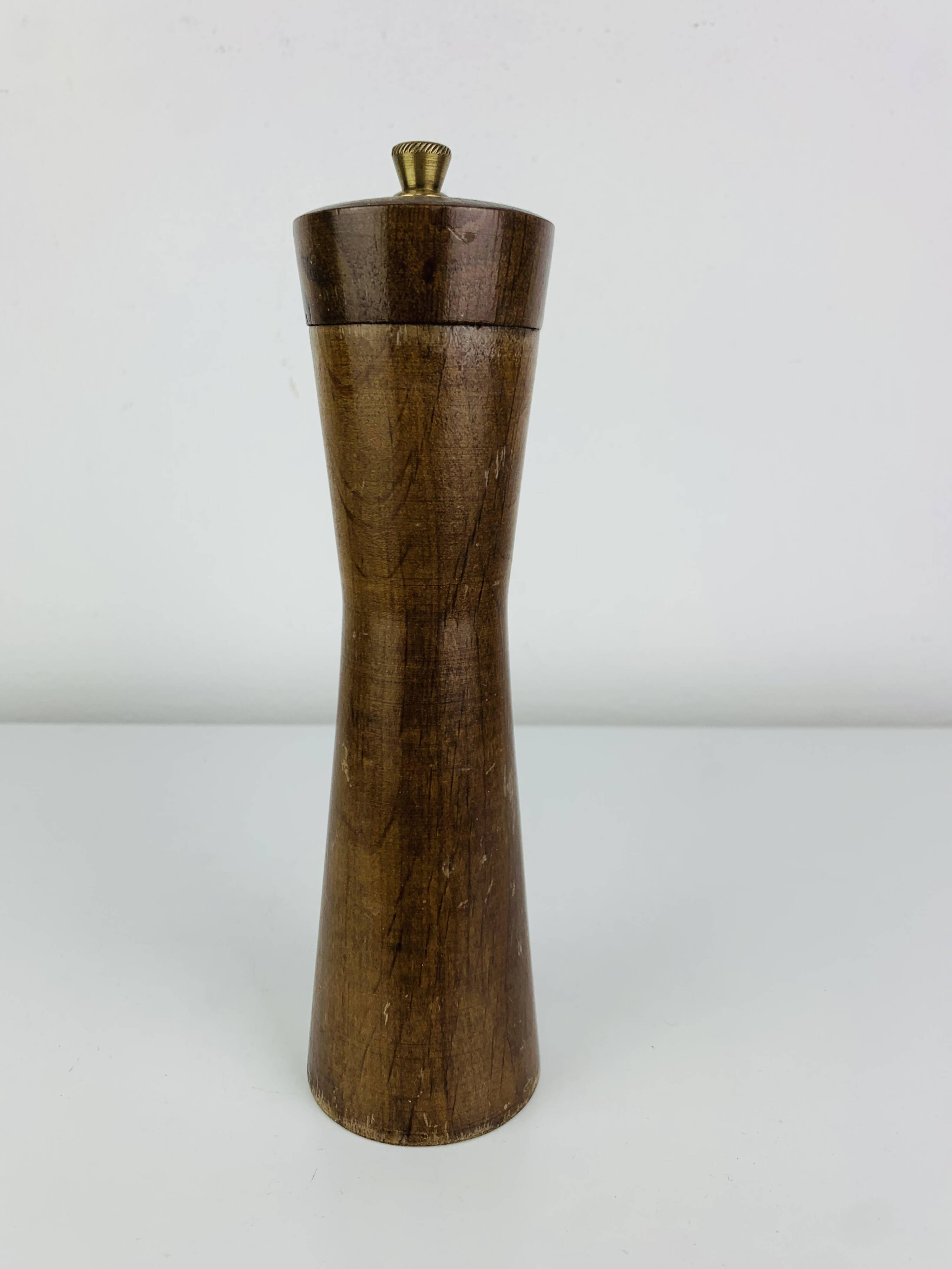 Scandinavian diabolo teak pepper mill/pepper grinder from the 1960s.