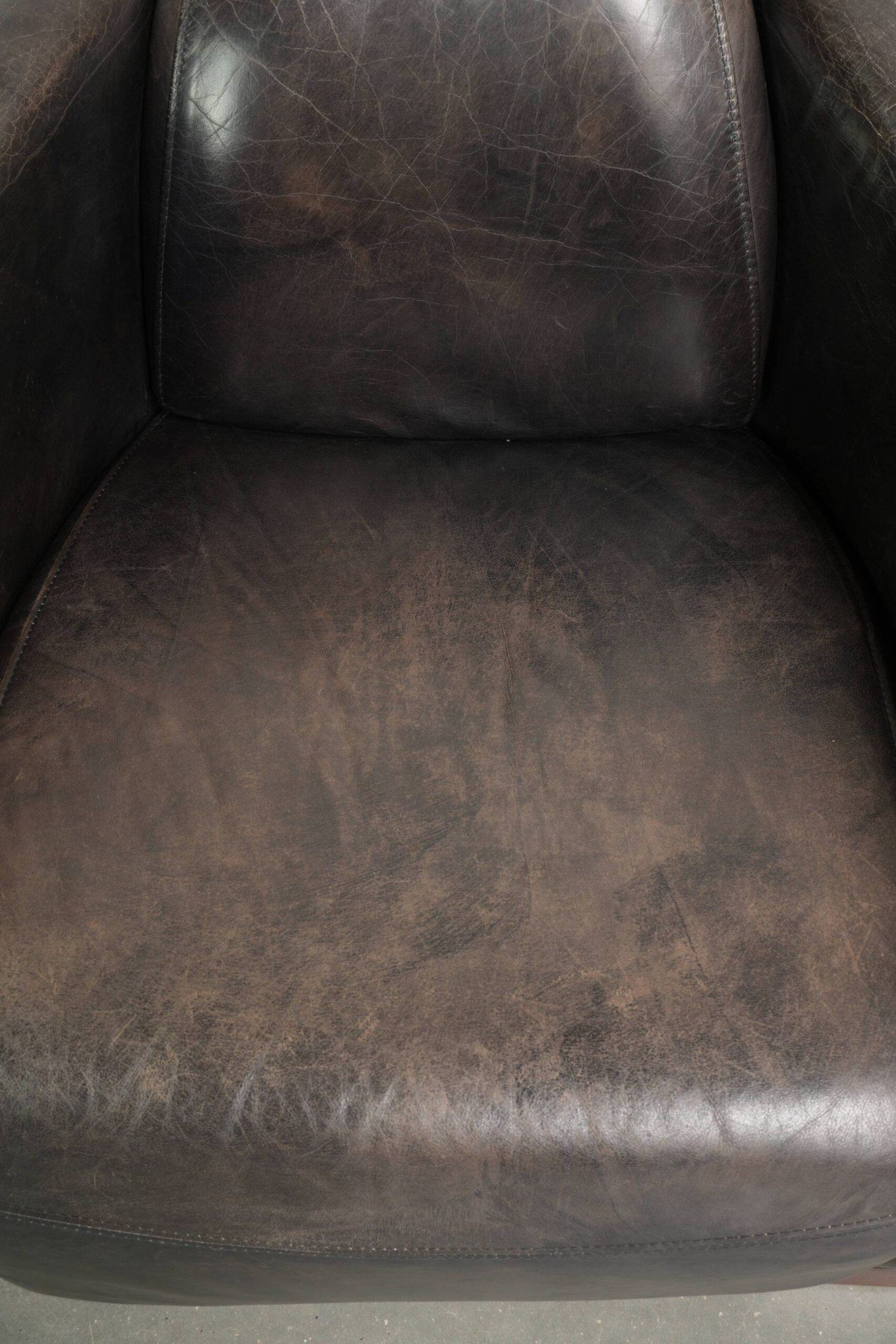 Ensemble vintage de 2 fauteuils en cuir de vachette au design Aviateur.