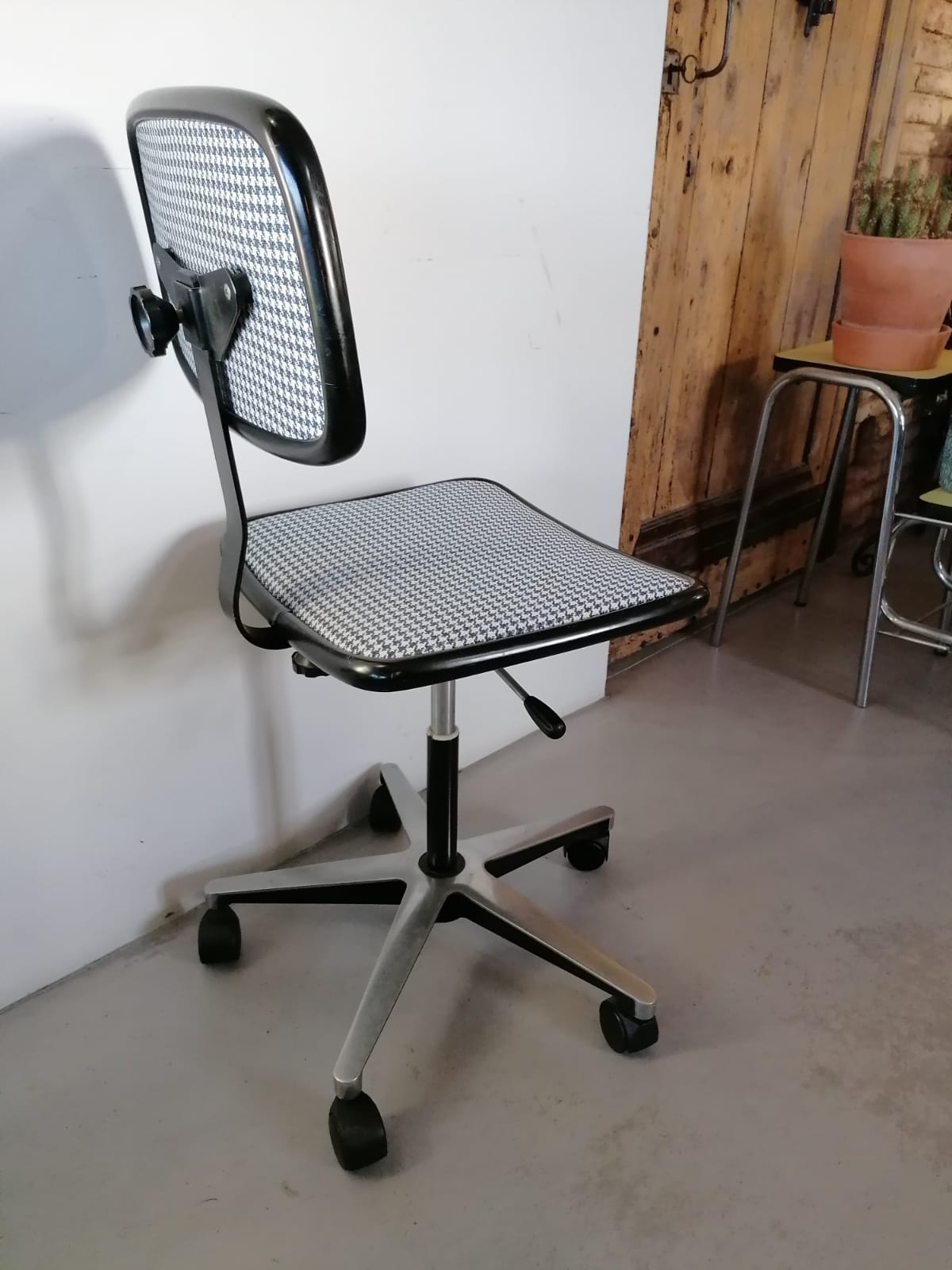 Chaise de bureau pieds de poule