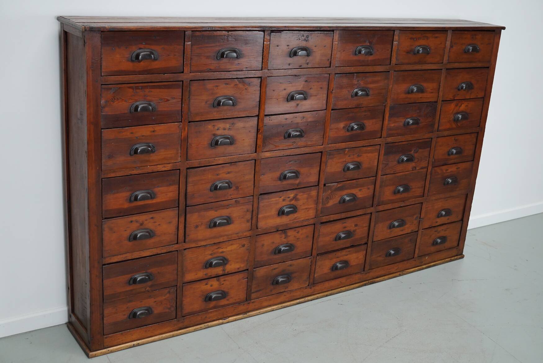 Cabinet d'Apothicaire Antique en Pin, France, Début du 20ème Siècle