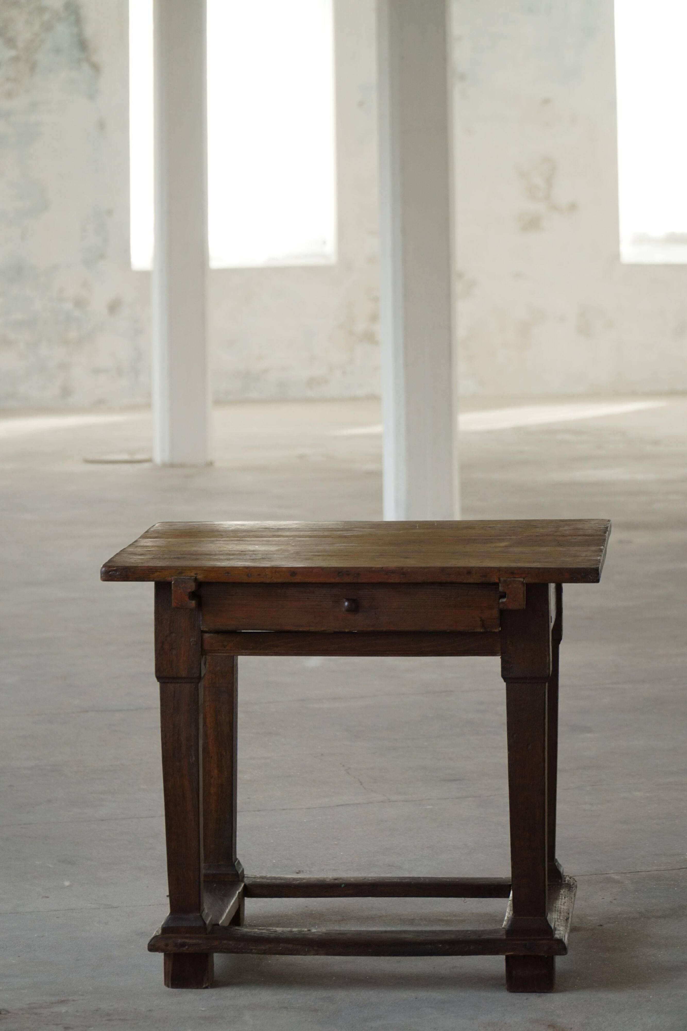 Primitive side table from the early 19th century in pine, Danish baroque cabinetmaker.