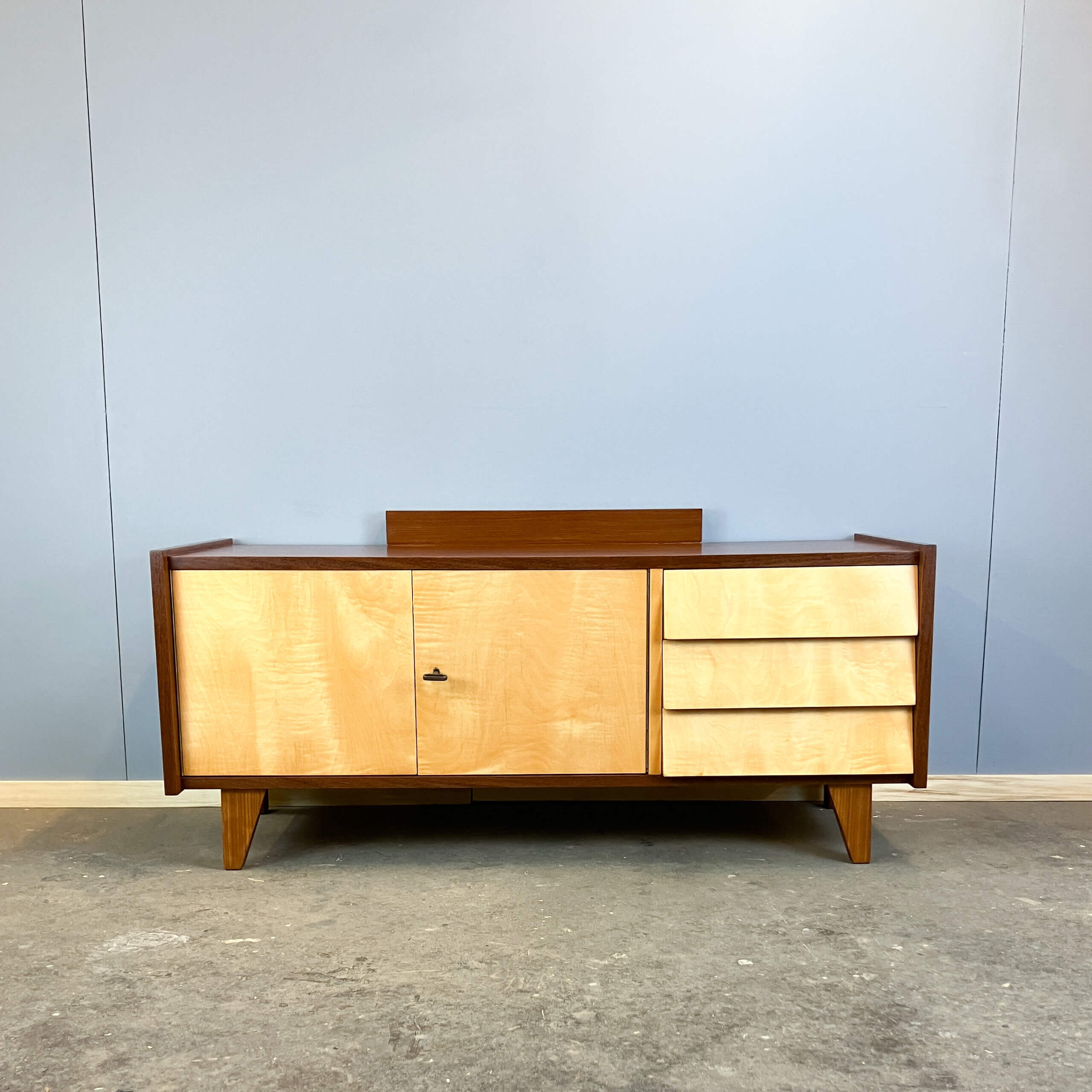 Lowboard, petit meuble de hall avec tiroirs, érable rayé, années 1960