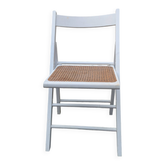 Chaise pliante vintage en bois blanc et assise en cannage