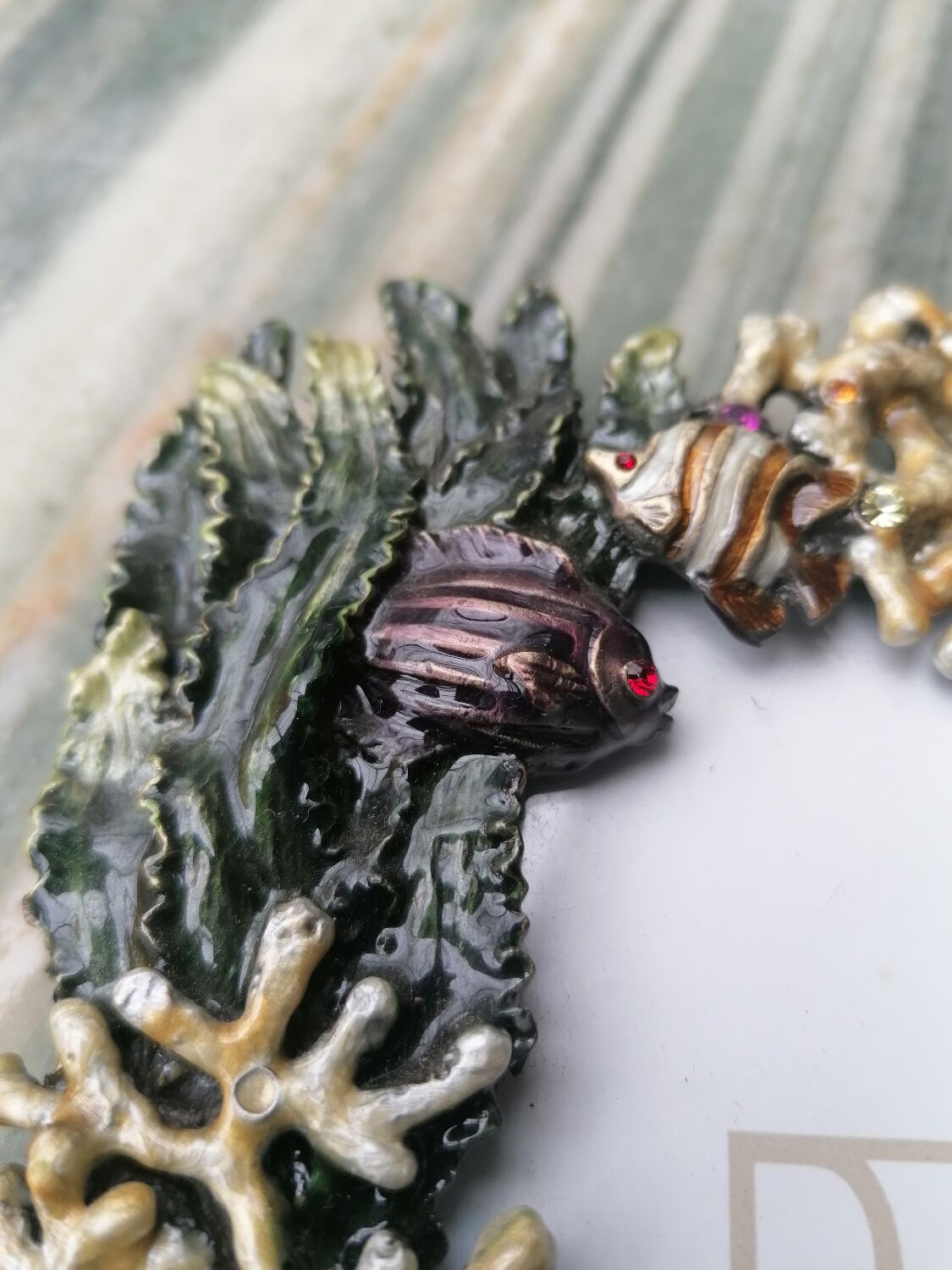Enamelled metal photo frame. Fish décor. Perfect condition
