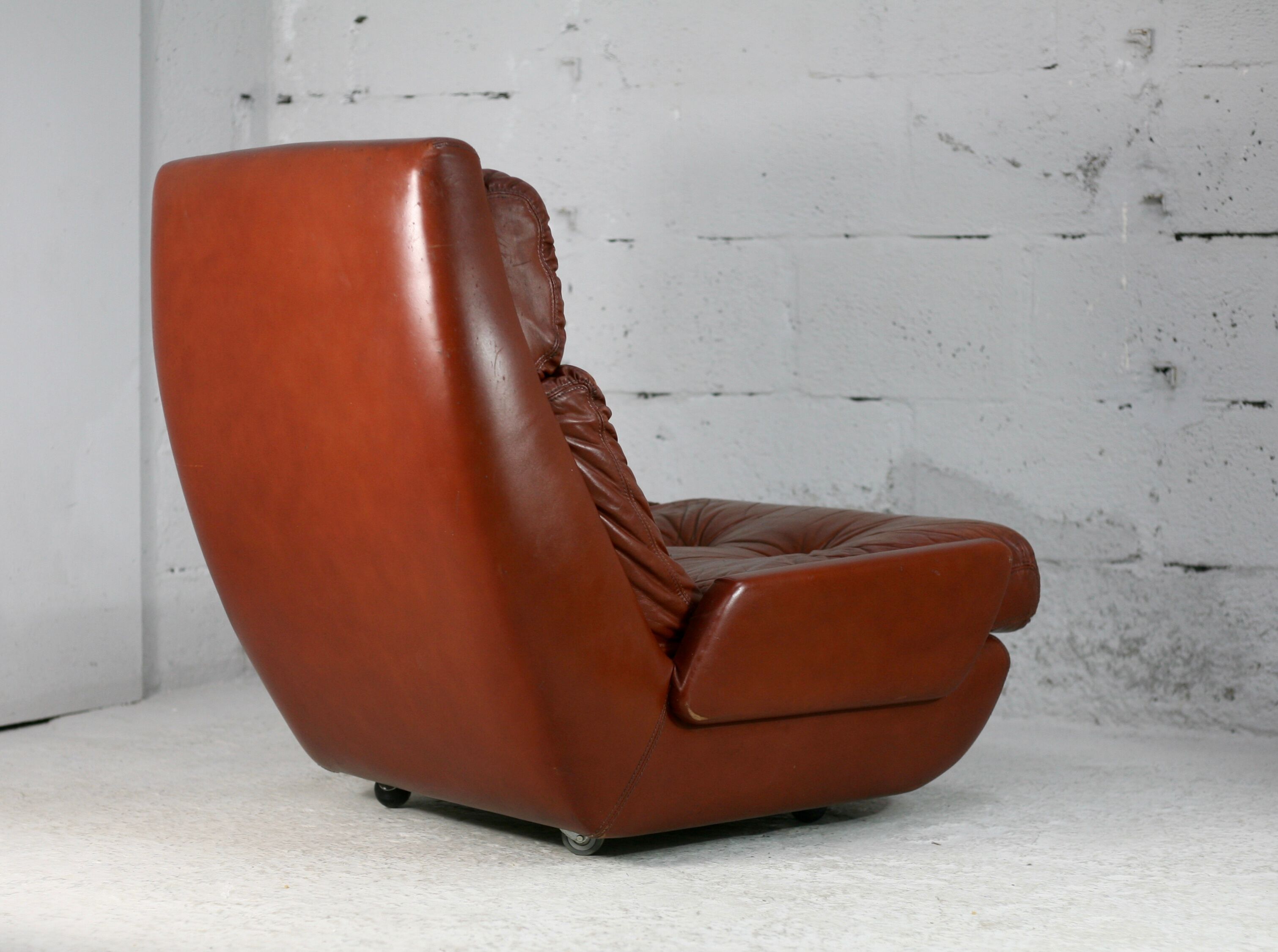Easy chair "space age". Jean Prévost, France, leather, circa 1970