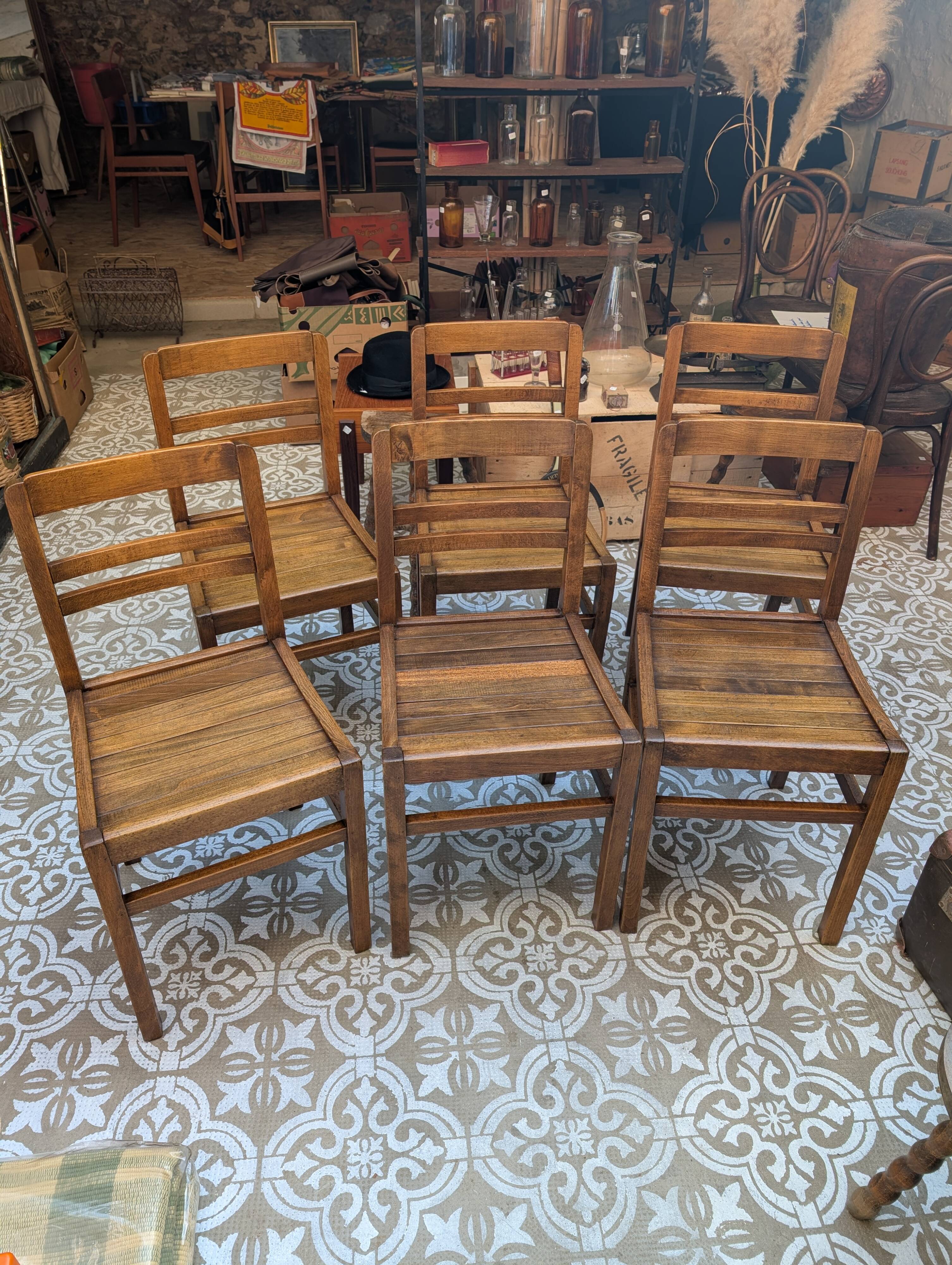Set of reconstruction chairs