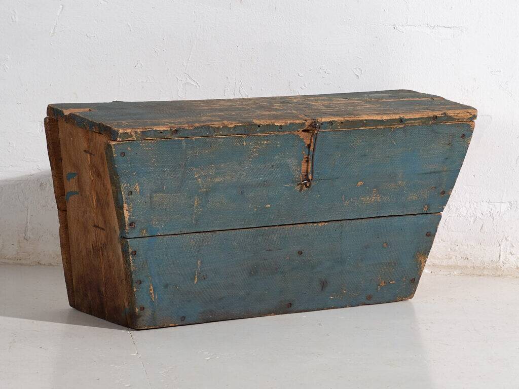Old storage trunk (c.1920) #112