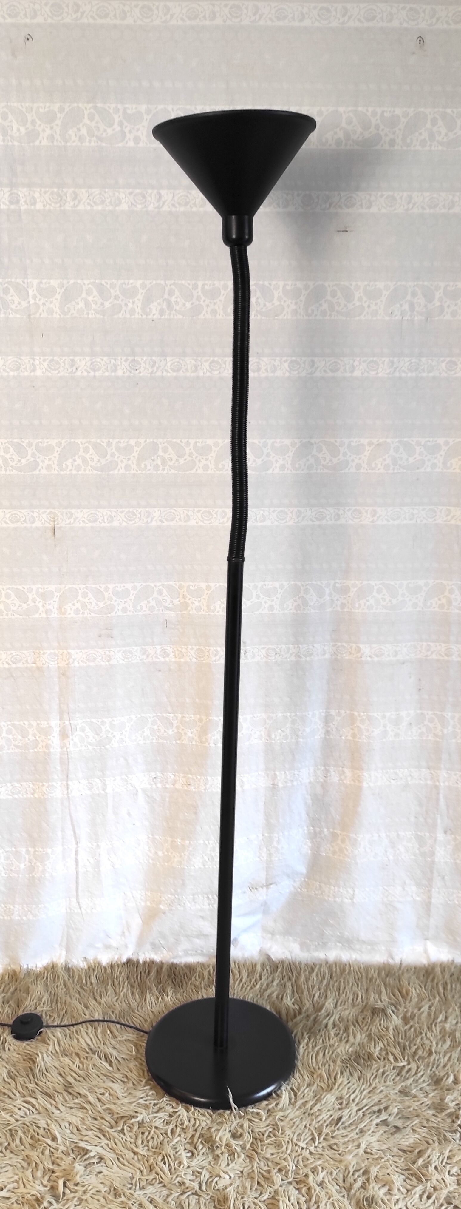 Articulated black metal floor lamp/e-reader – 70s/80s