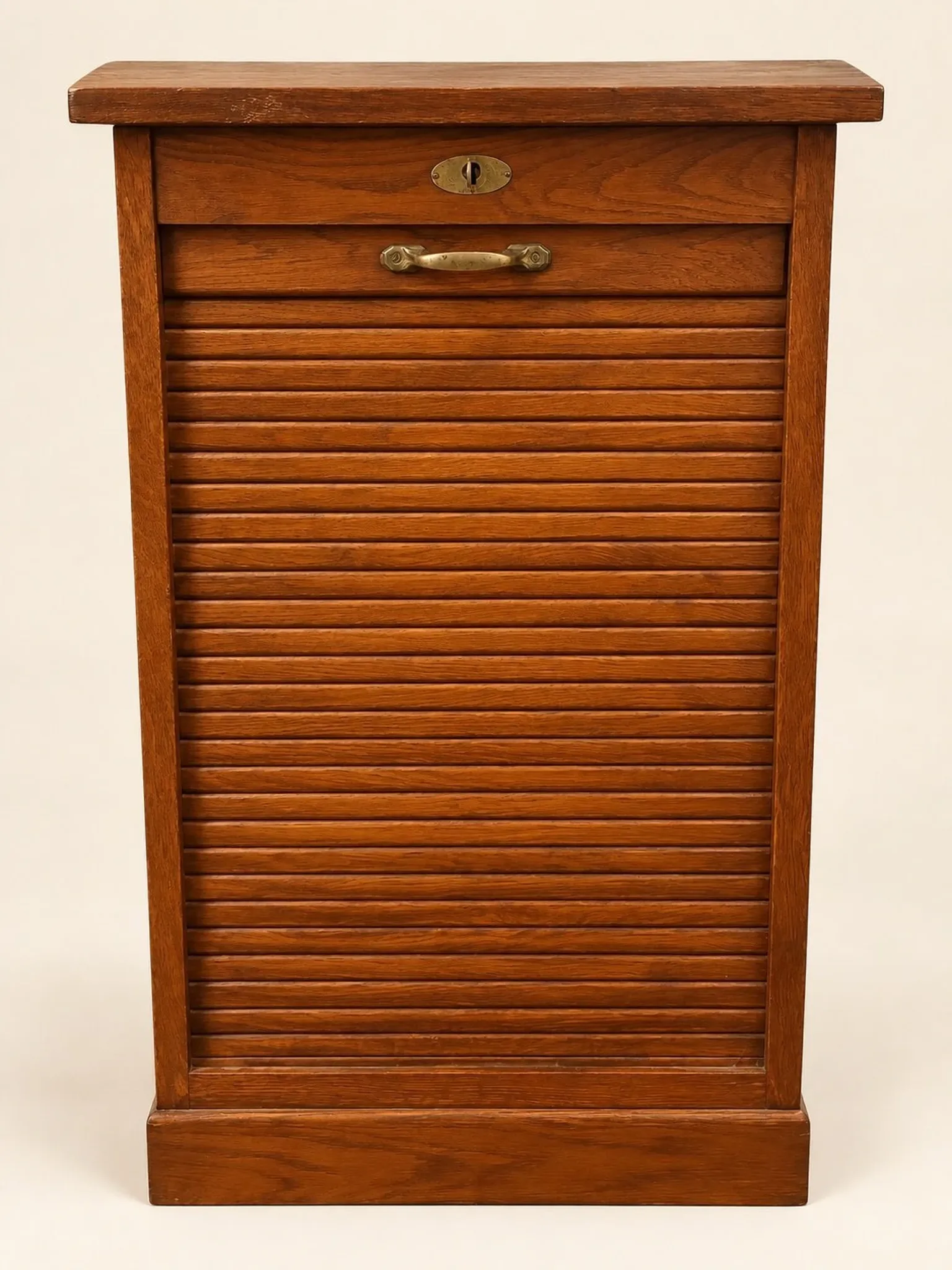 Classic curtain cabinet in solid oak and brass – Office 1900