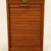 Classic curtain cabinet in solid oak and brass – Office 1900