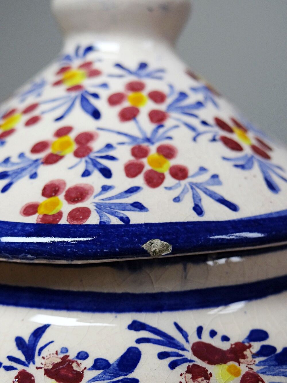 Covered sugar bowl and saucer in ceramic from Alcobaça, Portugal, vintage.