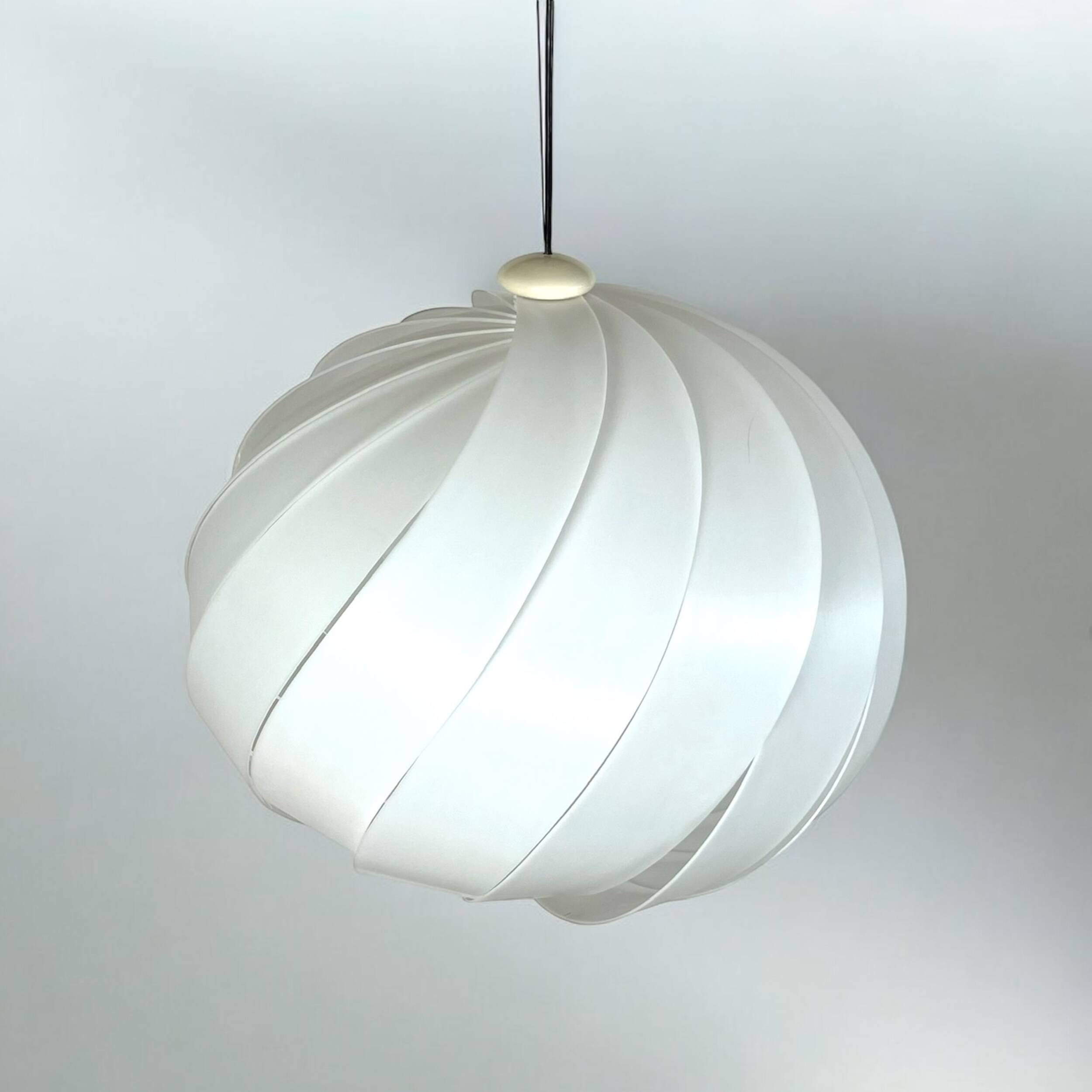 Harvey Guzzini Alicante Large White Acrylic Lamp with Sculptural Shape, 1960s