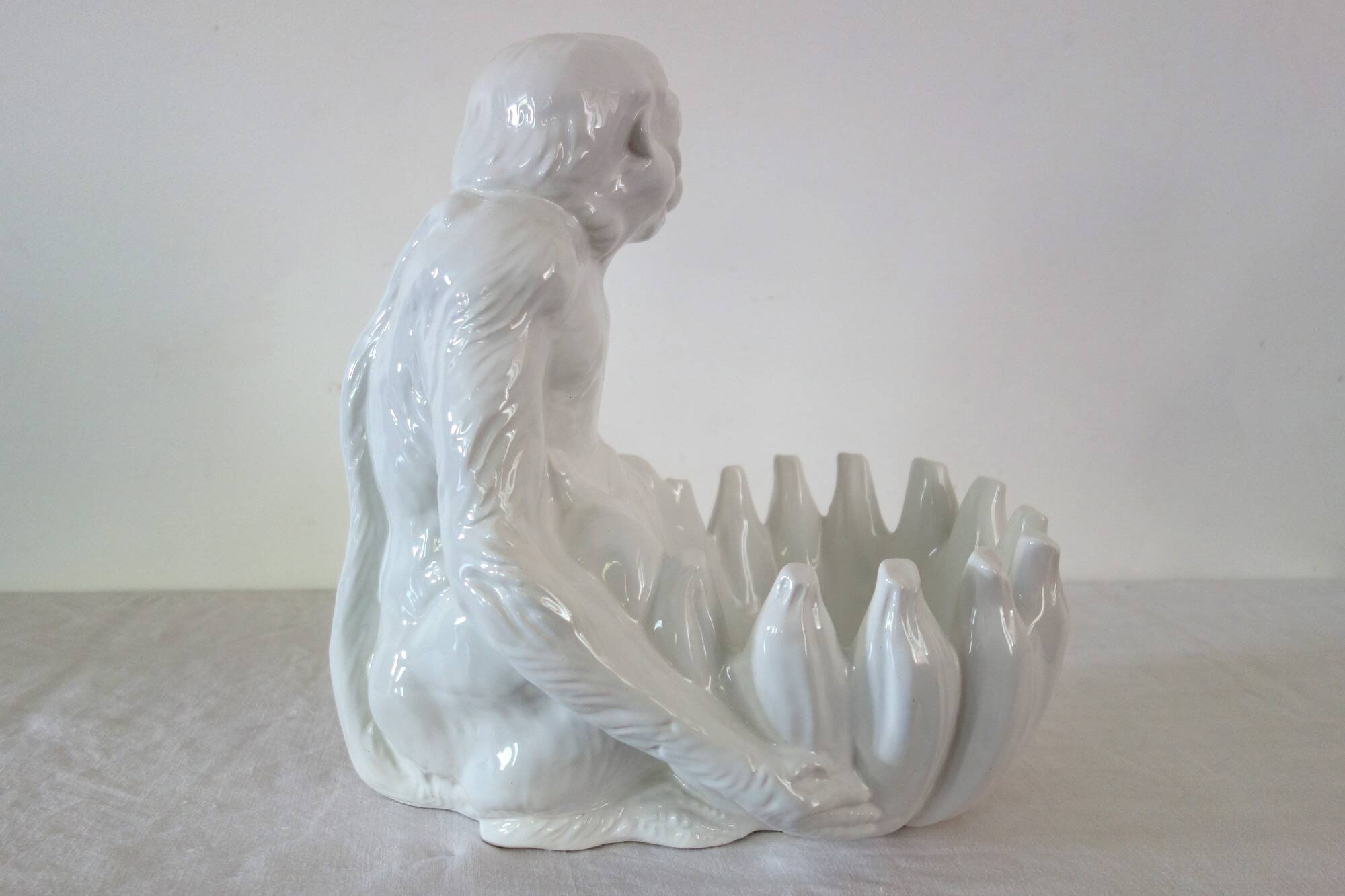 Vintage single cache-pot with ceramic bananas, Italy.