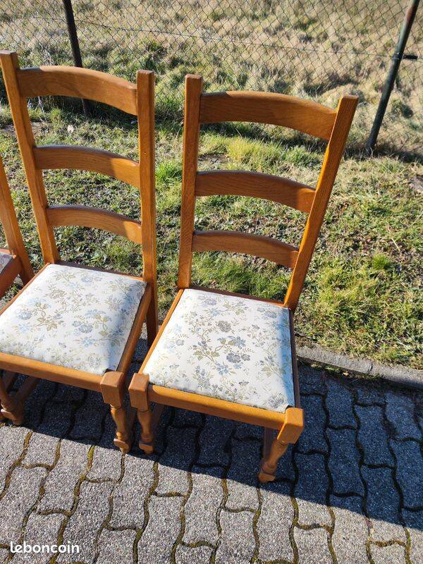 Set of 6 wooden chairs with floral fabric