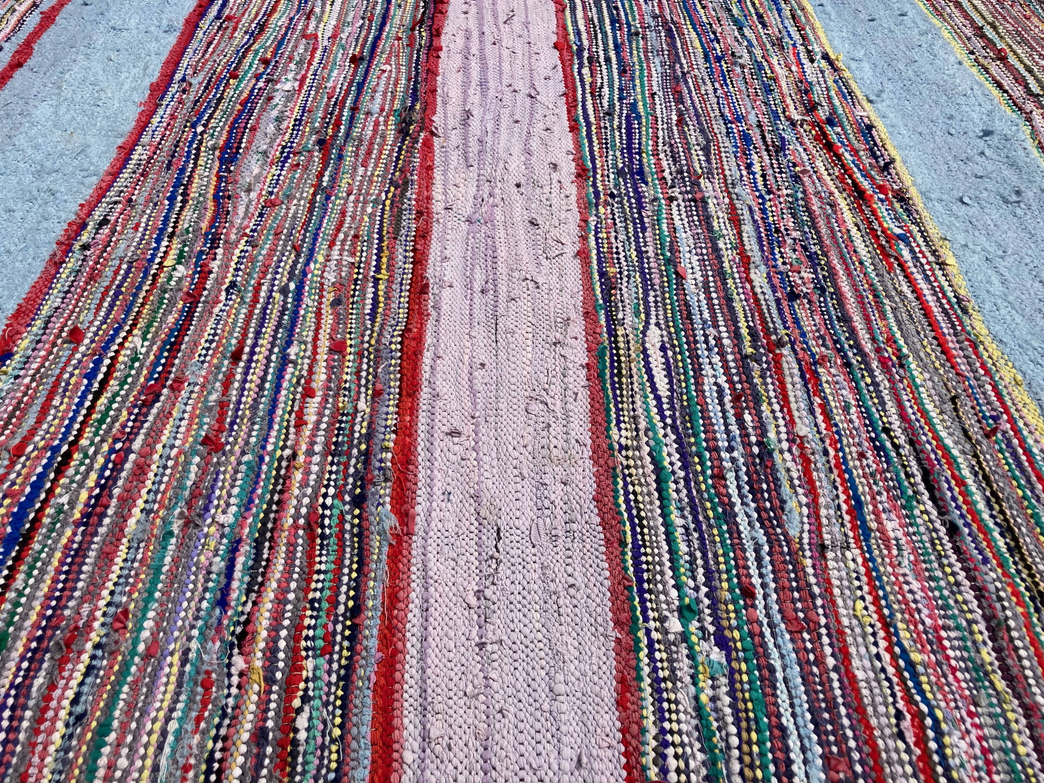 Contemporary and artisanal carpet 290 x 138 cm