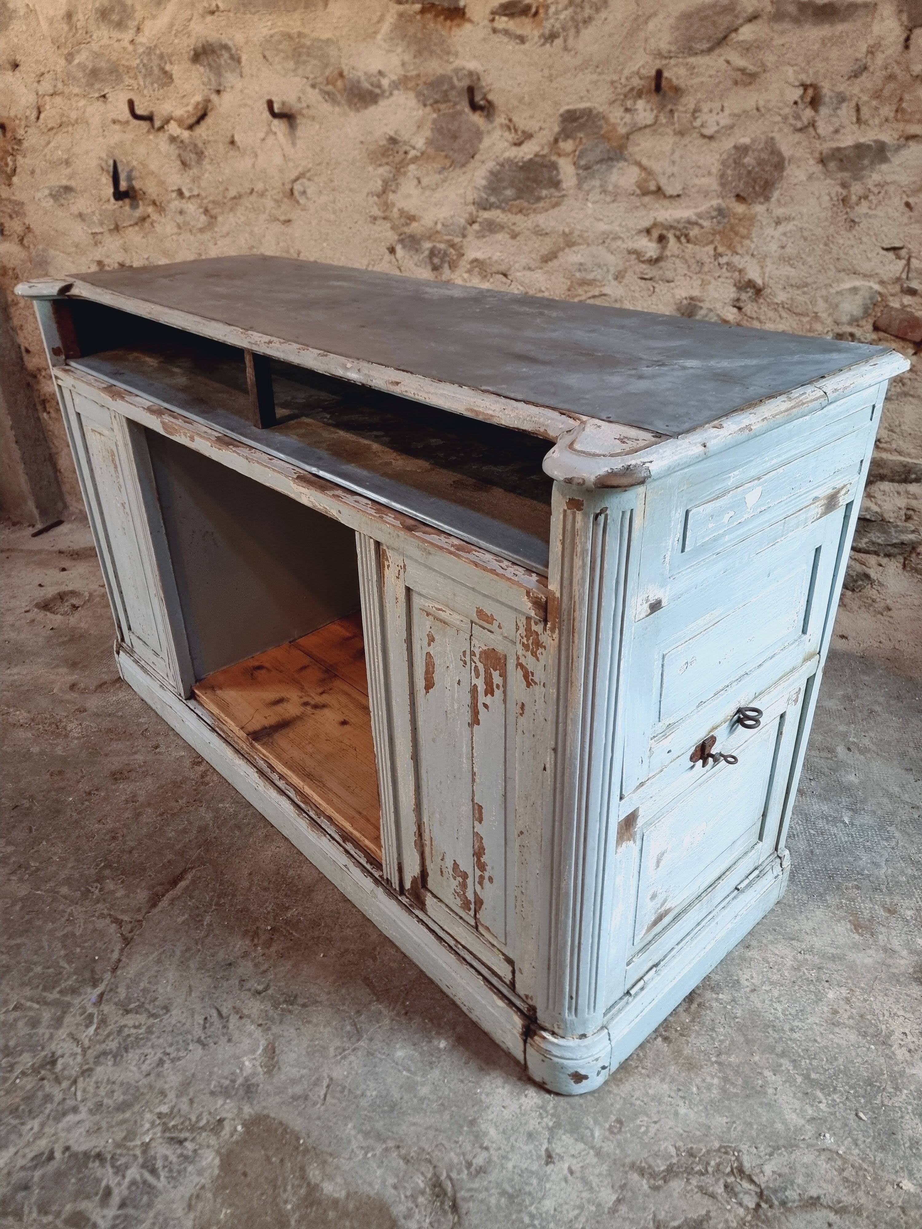 Comptoir ancien en chêne avec plateau en zinc et patine bleue