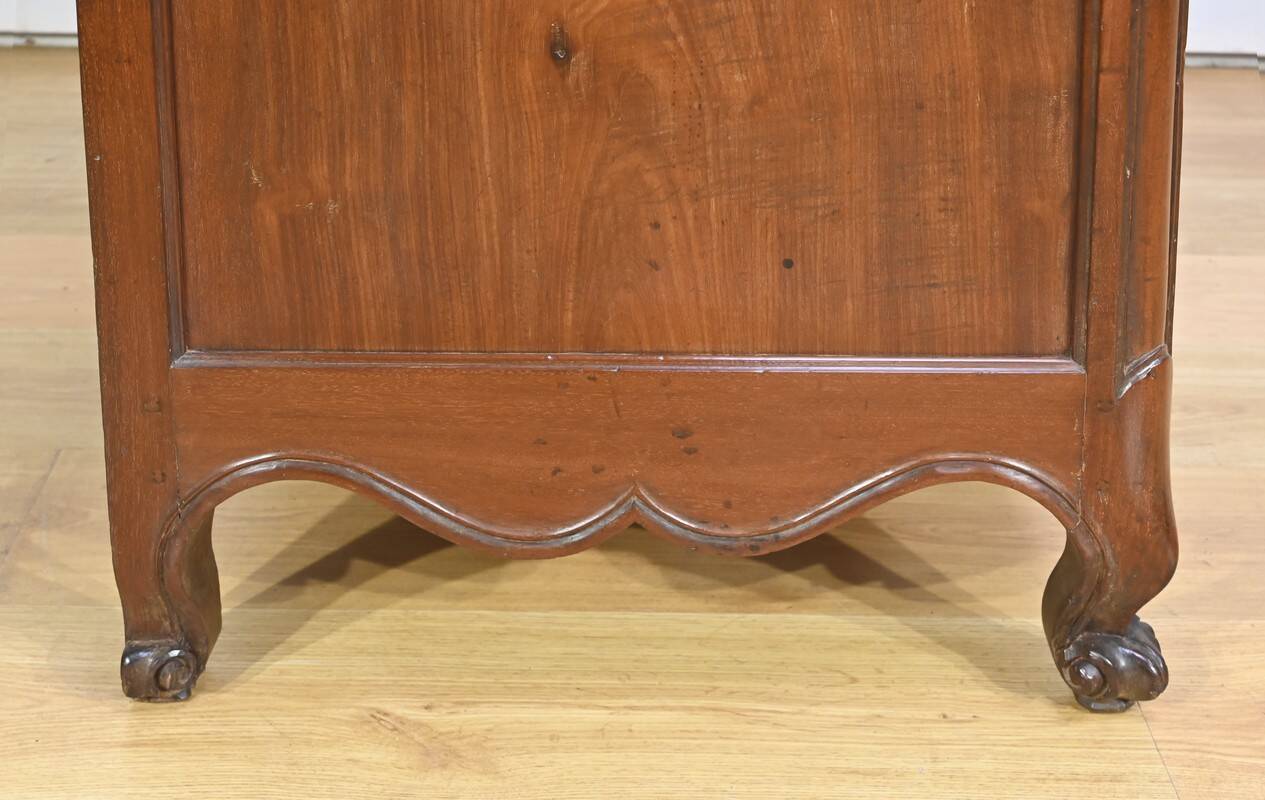 Nantes Commode from Port in Cuban Mahogany – 2nd part of the 18th century
