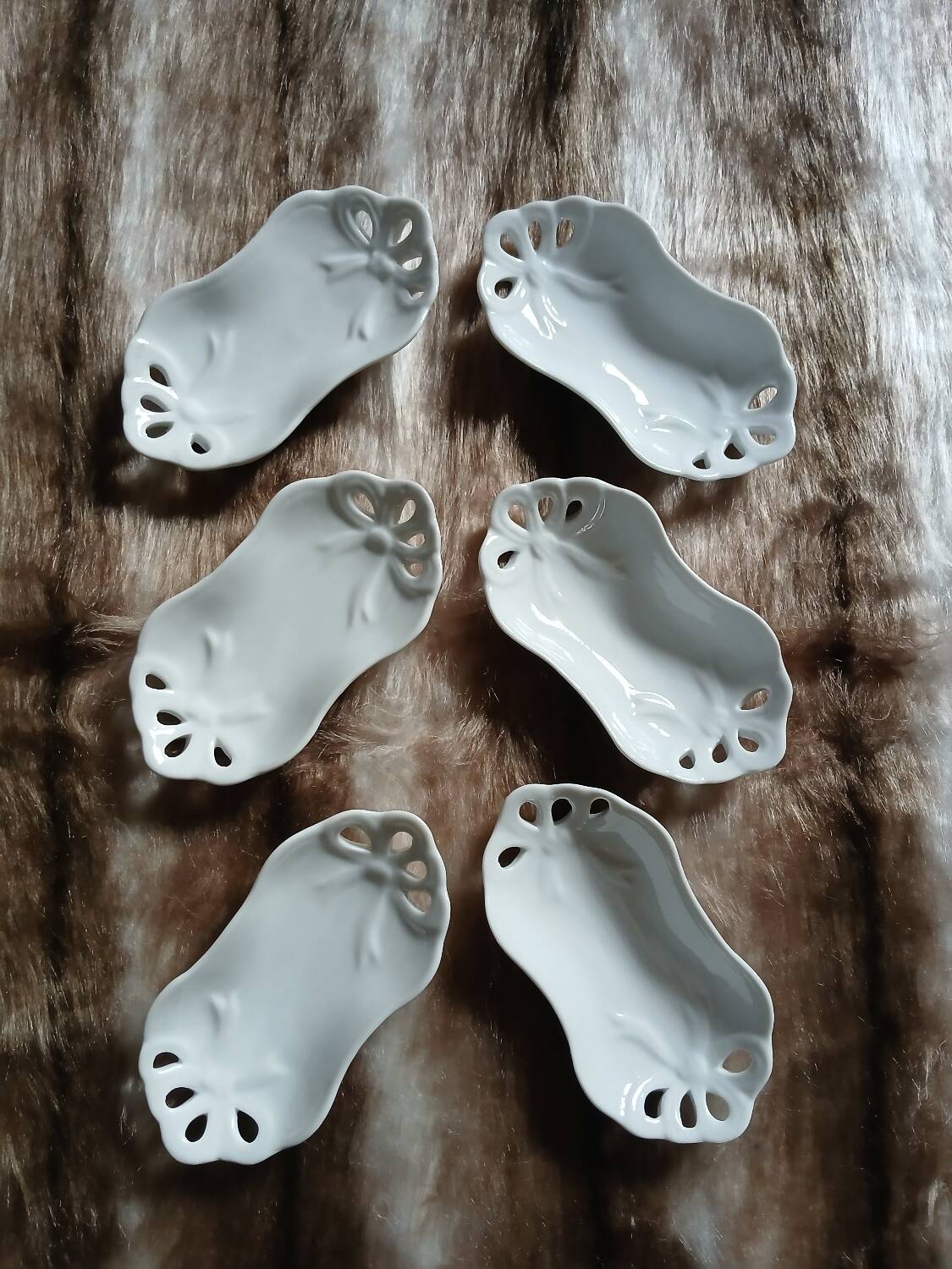 6 white porcelain bowls