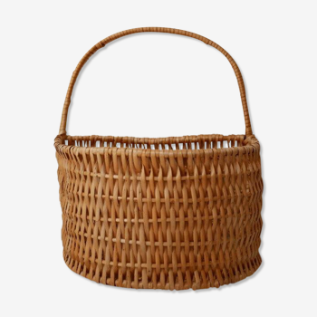 Basket to hang or put